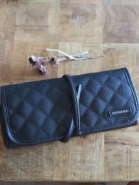 Sephora Black Quilted Makeup Brush Roll with Tie Closure